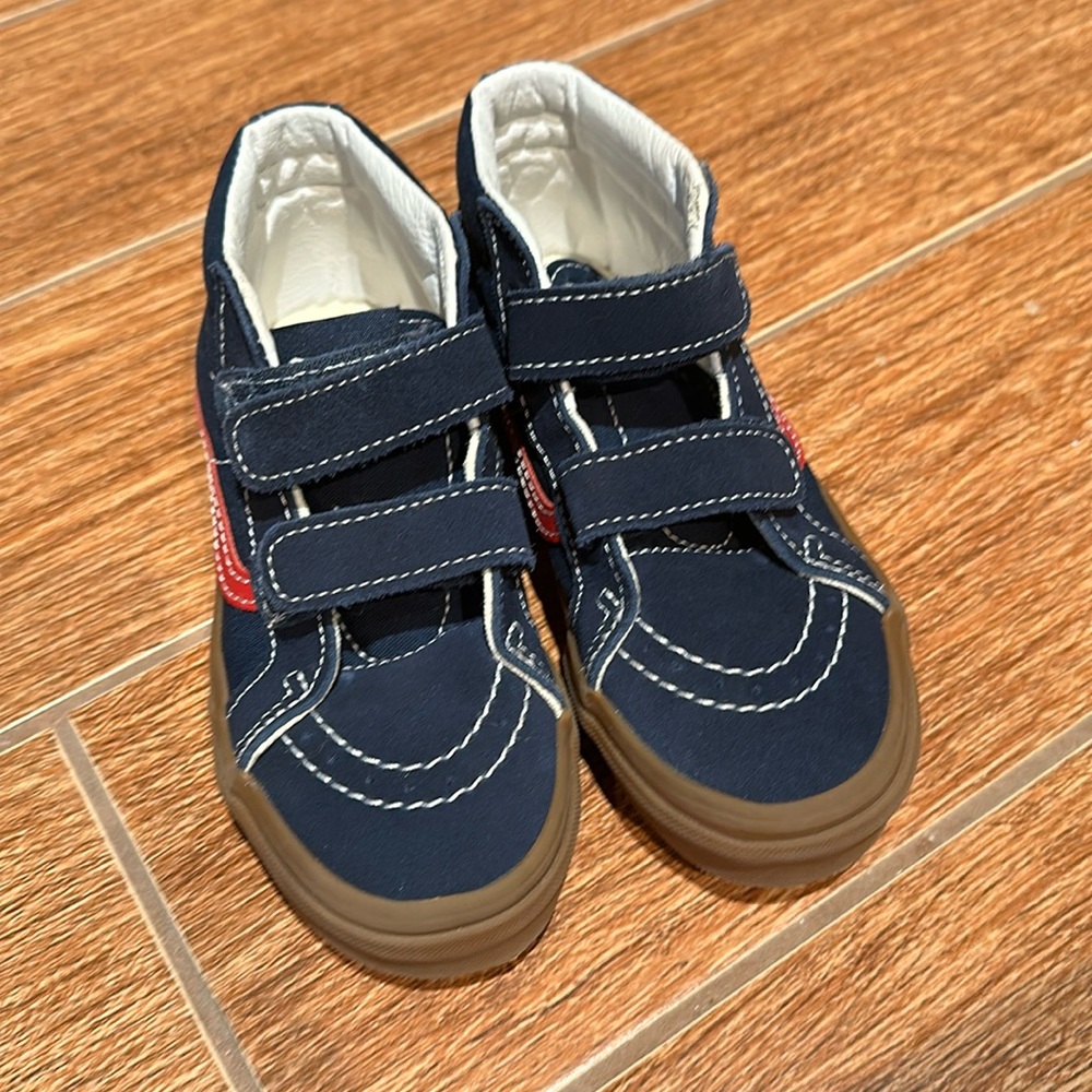 New without tags Vans kids / boys high top Velcro shoes. Size 1.0